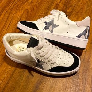 Vintage Havana sneakers, never worn, star on side of sneaker